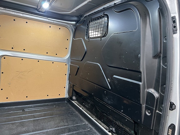 Ford Transit Custom 13 of 26