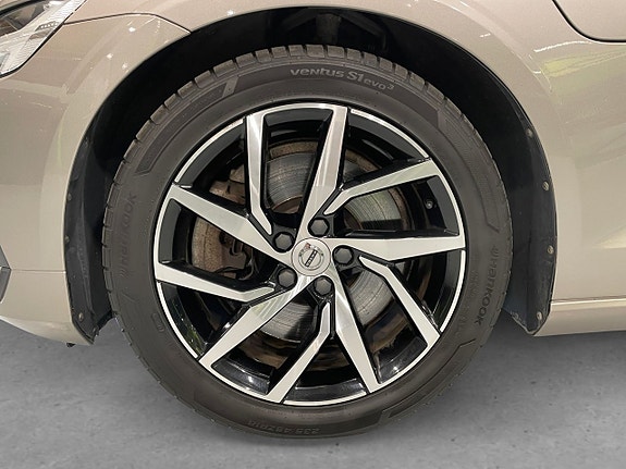 Volvo V60 8 of 23