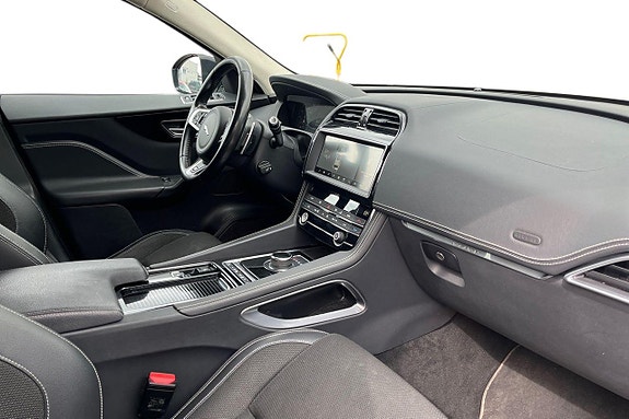 Jaguar F-PACE 19 of 25