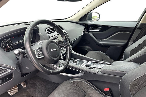 Jaguar F-PACE 11 of 25