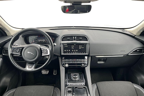 Jaguar F-PACE 12 of 25
