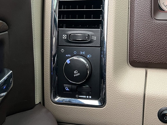 Dodge RAM 1500 13 of 30
