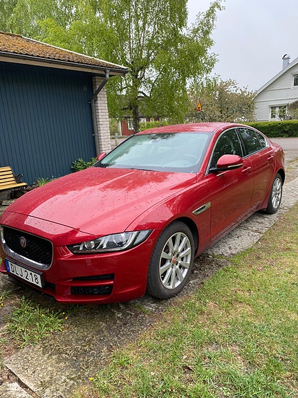 Jaguar XE 2 of 11