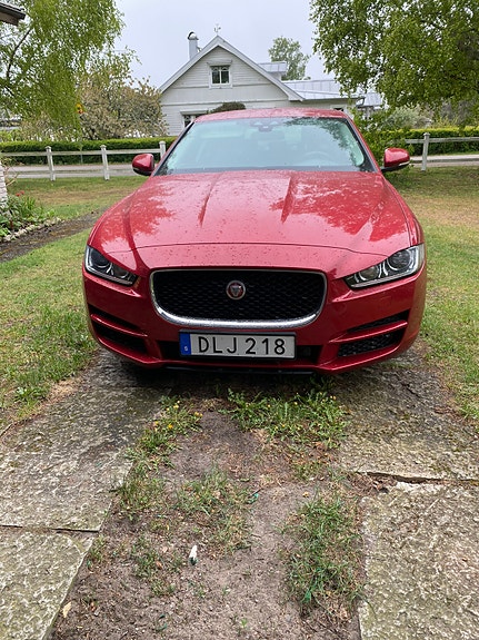 Jaguar XE 3 of 11