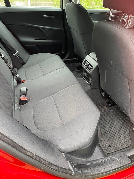 Jaguar XE 8 of 11