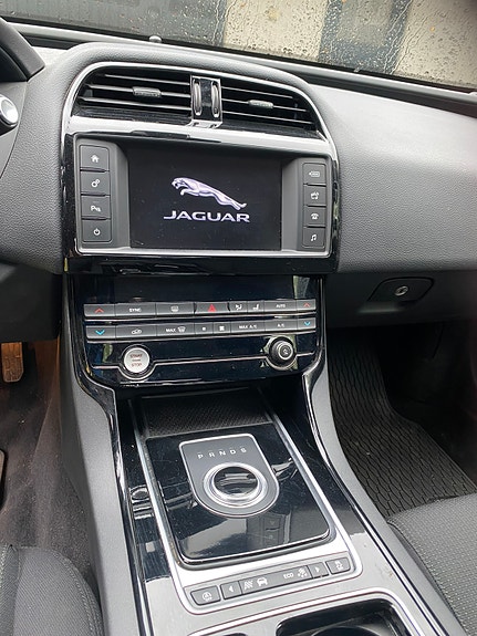 Jaguar XE 10 of 11