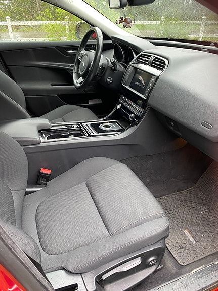 Jaguar XE 7 of 11