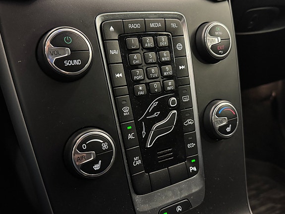 Volvo V40 Cross Country 11 of 18