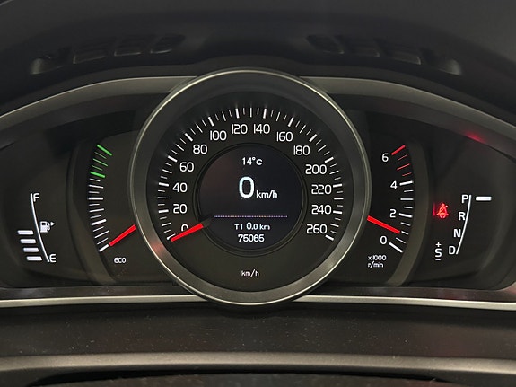 Volvo V40 Cross Country 9 of 18