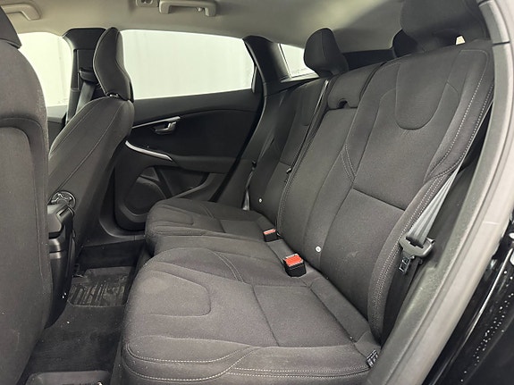 Volvo V40 Cross Country 8 of 18