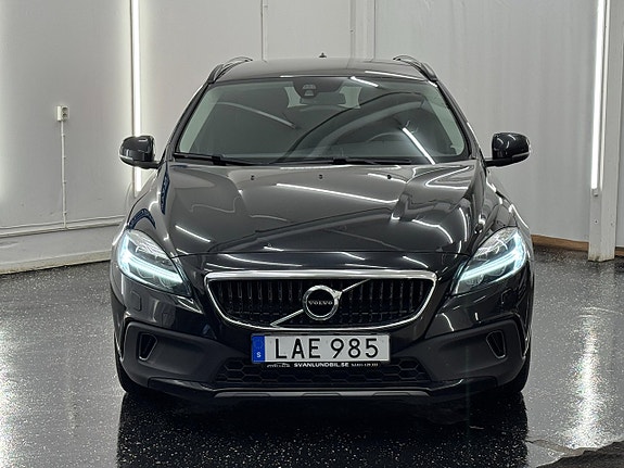 Volvo V40 Cross Country 2 of 18