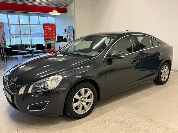 Volvo S60 4 of 5