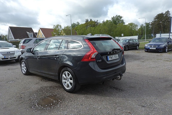 Volvo V60 4 of 5