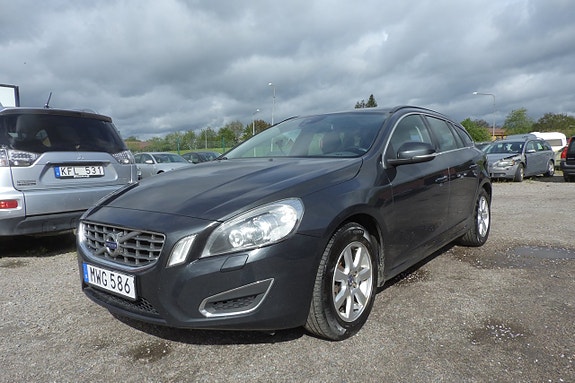 Volvo V60 2 of 5