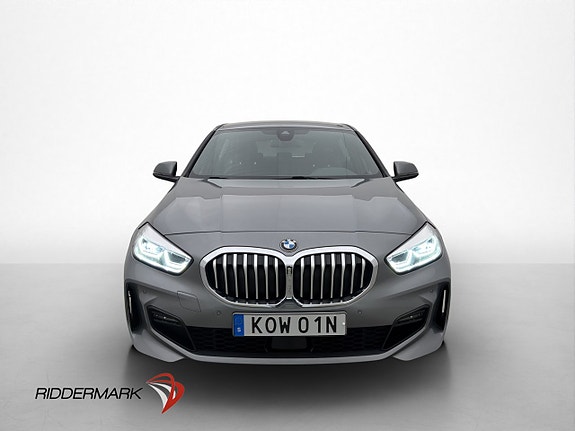 BMW 118i 2 of 5