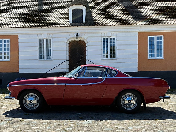Volvo P1800 2 of 5
