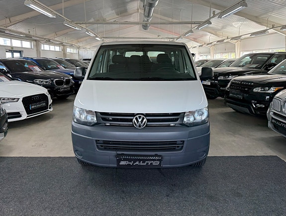 Volkswagen Caravelle 2 of 5
