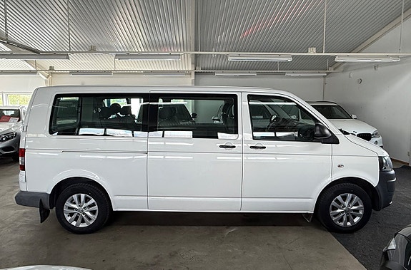 Volkswagen Caravelle 4 of 5