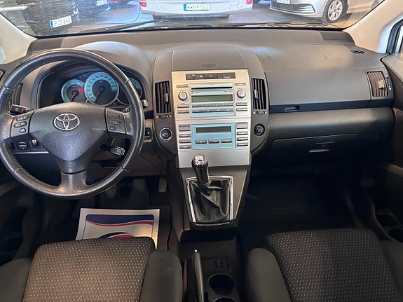 Toyota Corolla Verso 17 of 24