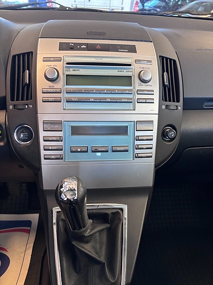 Toyota Corolla Verso 18 of 24