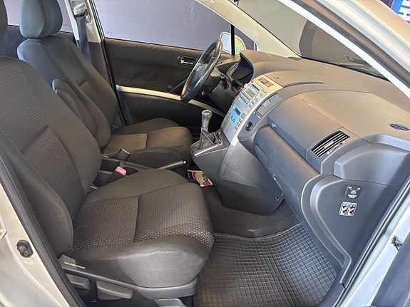 Toyota Corolla Verso 14 of 24