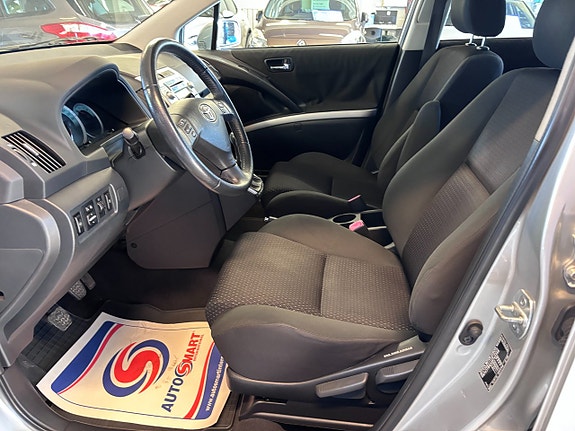 Toyota Corolla Verso 7 of 24