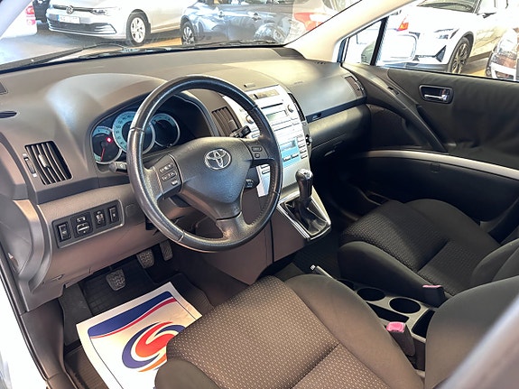 Toyota Corolla Verso 8 of 24