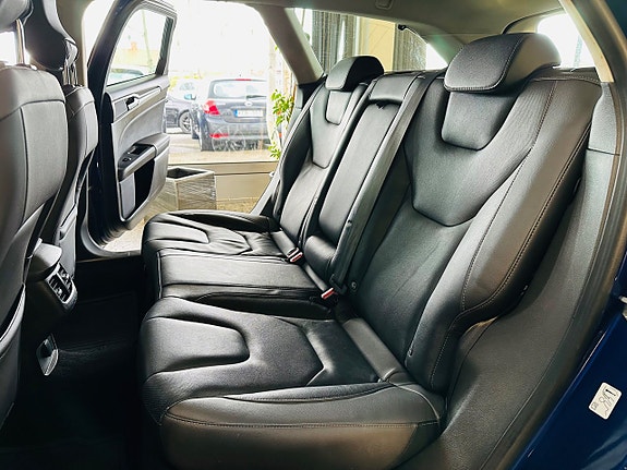 Ford Mondeo 16 of 24