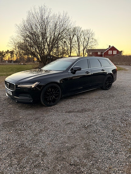 Volvo V90 2 of 5