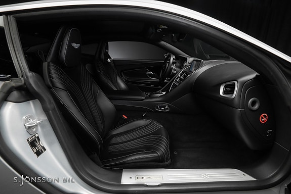Aston Martin DB11 23 of 30