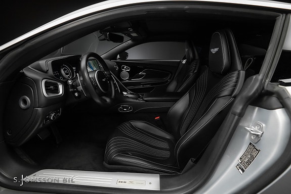Aston Martin DB11 15 of 30