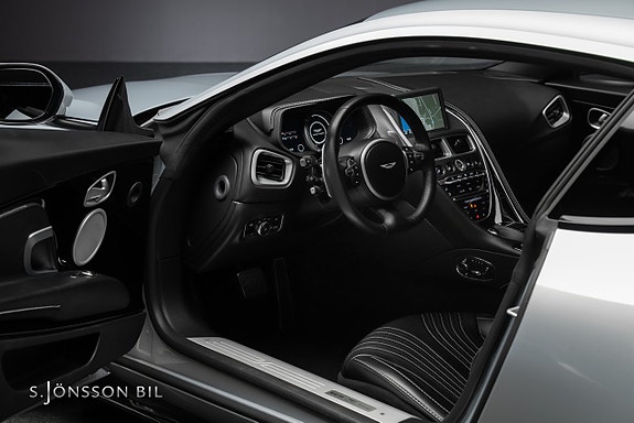 Aston Martin DB11 14 of 30