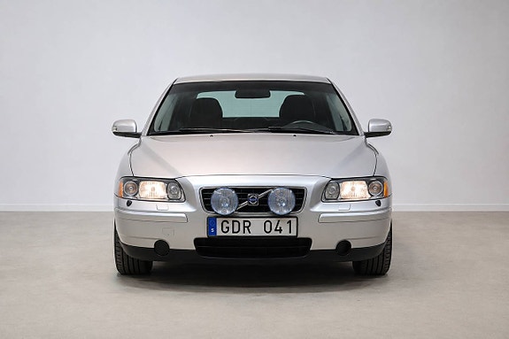 Volvo S60 4 of 5