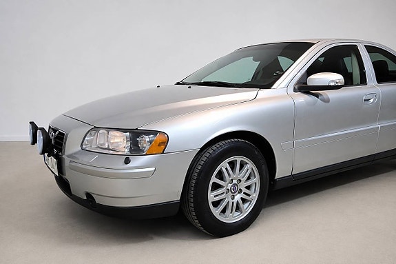 Volvo S60 3 of 5