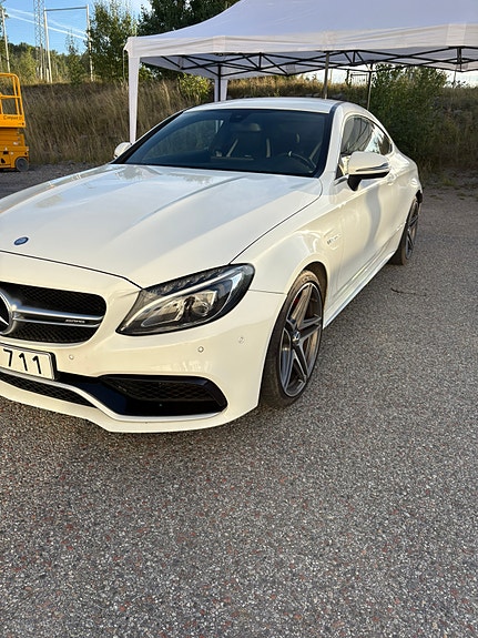 Mercedes-Benz C63 2 of 16