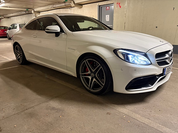 Mercedes-Benz C63 9 of 16