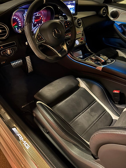 Mercedes-Benz C63 13 of 16