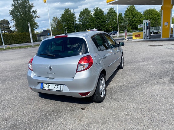 Renault Clio 8 of 13