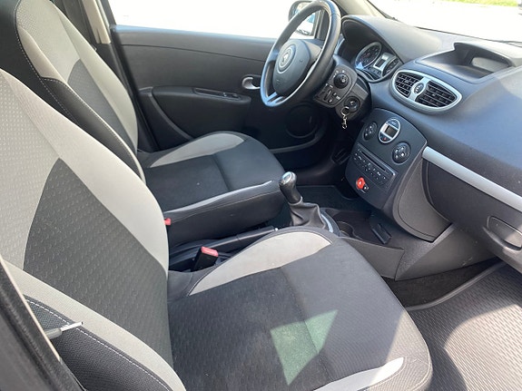 Renault Clio 11 of 13