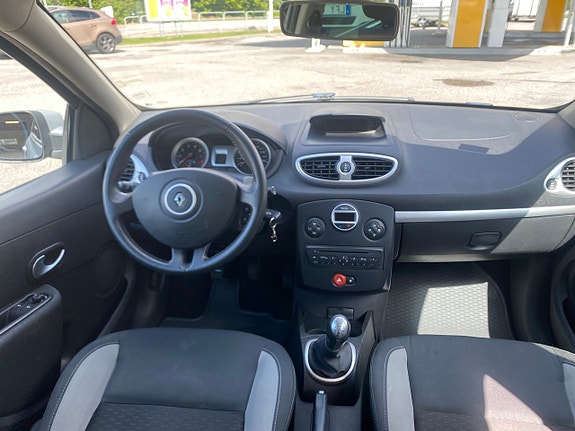 Renault Clio 10 of 13