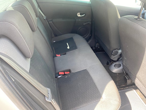 Renault Clio 9 of 13