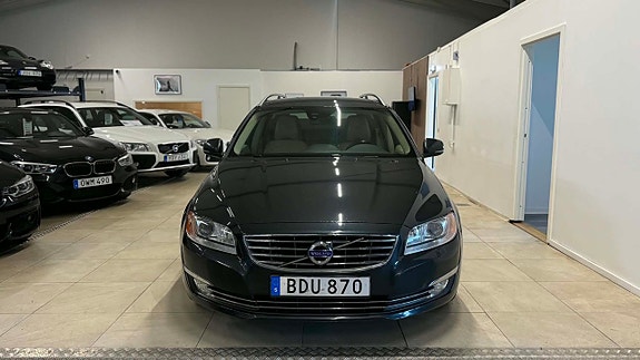 Volvo V70 2 of 19