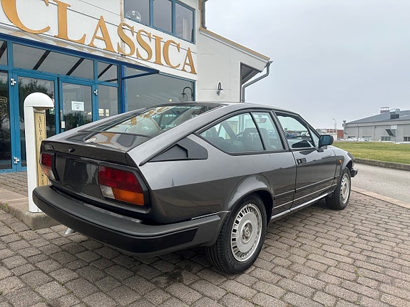 Alfa Romeo GTV 4 of 5