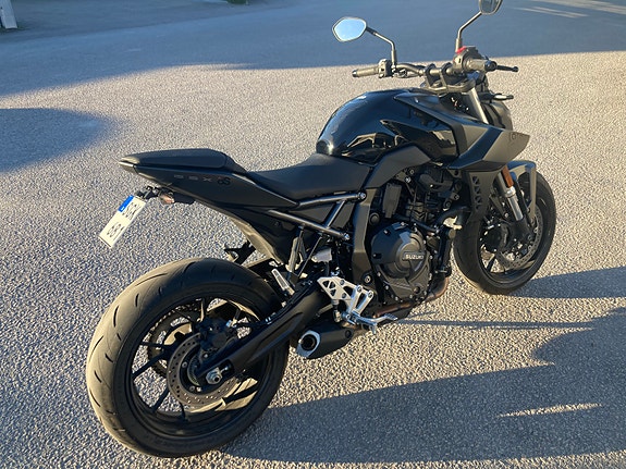 Suzuki Gsx8s 2 of 3