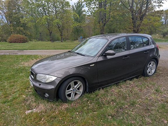 BMW 118i 2 of 4