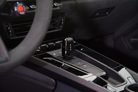 Porsche 911 Carrera 4 GTS 20 of 29