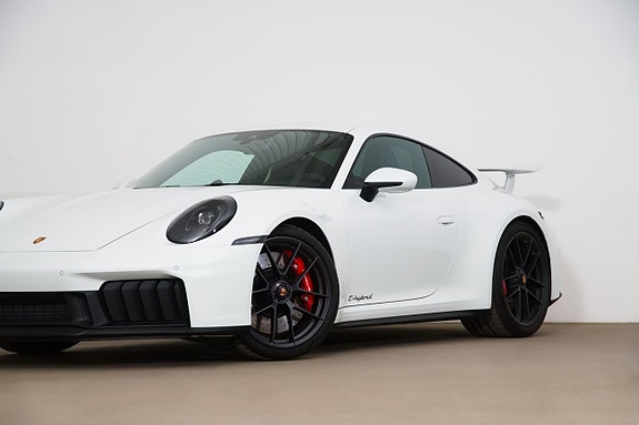Porsche 911 Carrera 4 GTS 3 of 5