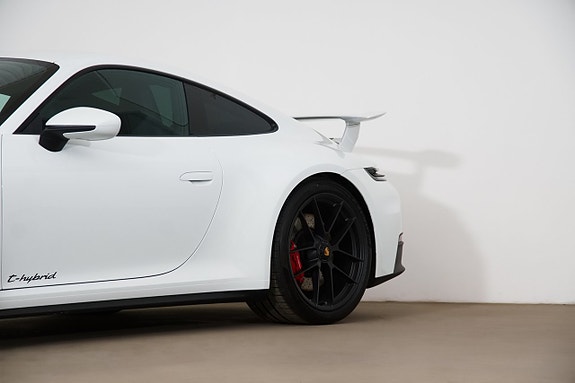 Porsche 911 Carrera 4 GTS 4 of 5
