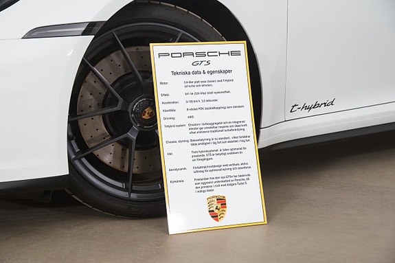 Porsche 911 Carrera 4 GTS 10 of 29