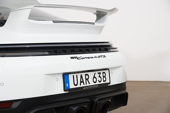 Porsche 911 Carrera 4 GTS 9 of 29